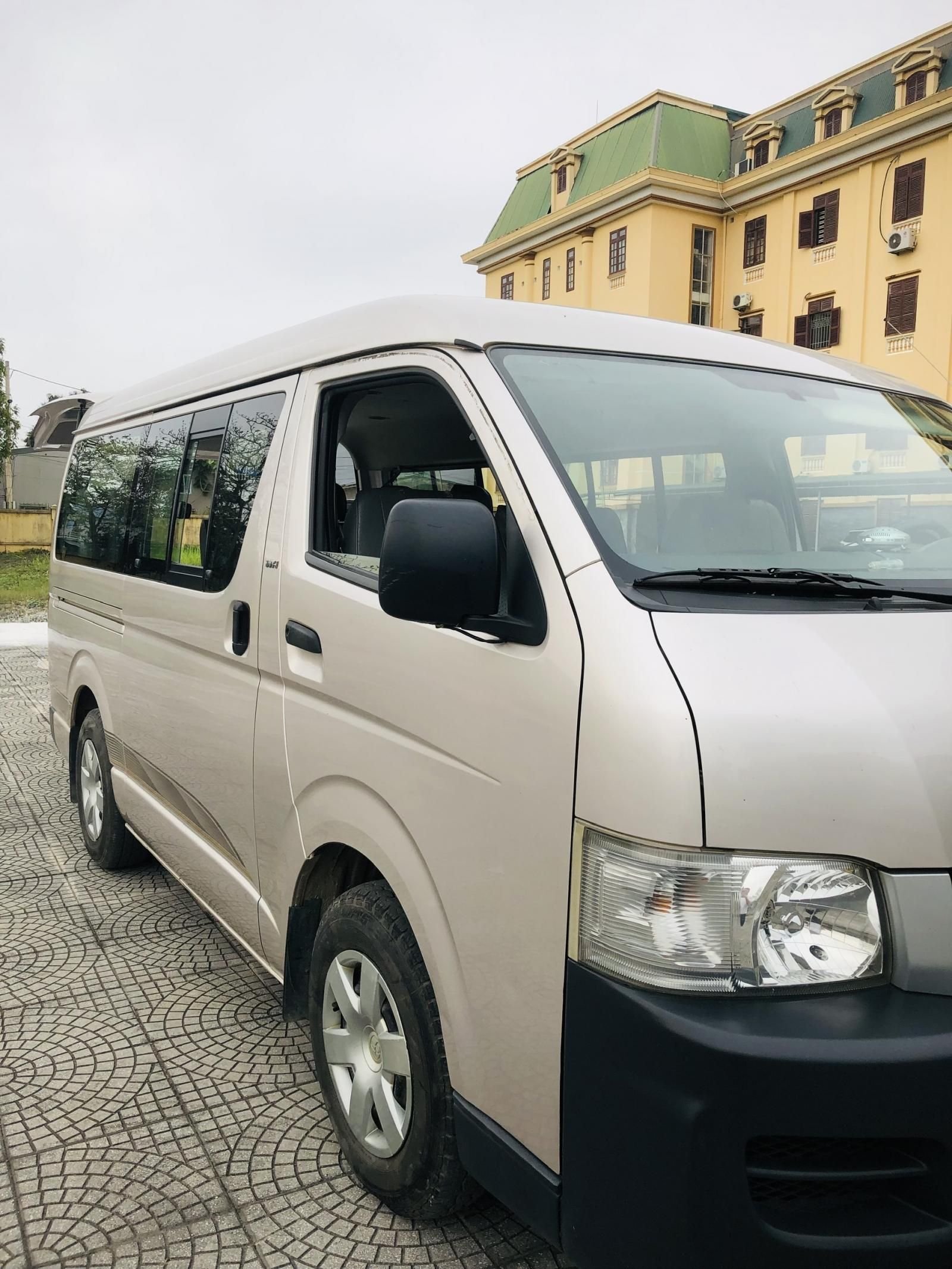 Toyota Hiace 2006 - Cần bán xe 16 chỗ ngồi màu phấn hồng