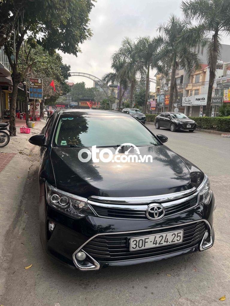 Toyota Camry lần đầu giao bán, xước sát bên ngoài,chính chủ100% 2019 - lần đầu giao bán, xước sát bên ngoài,chính chủ100%