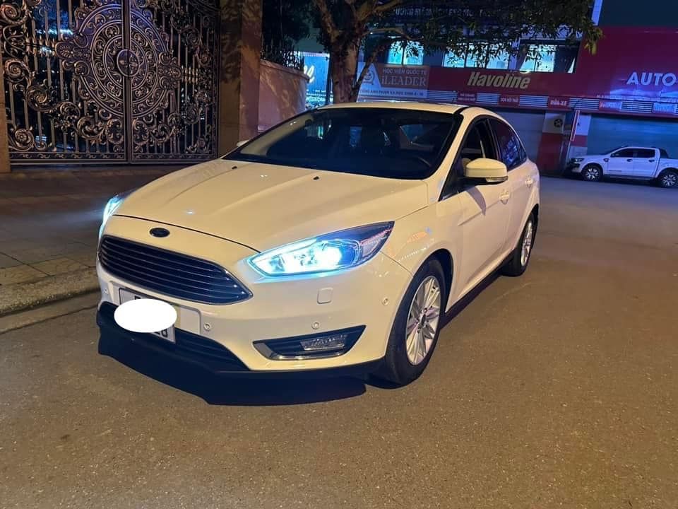 Ford Focus 2018 - Màu trắng số tự động giá hữu nghị