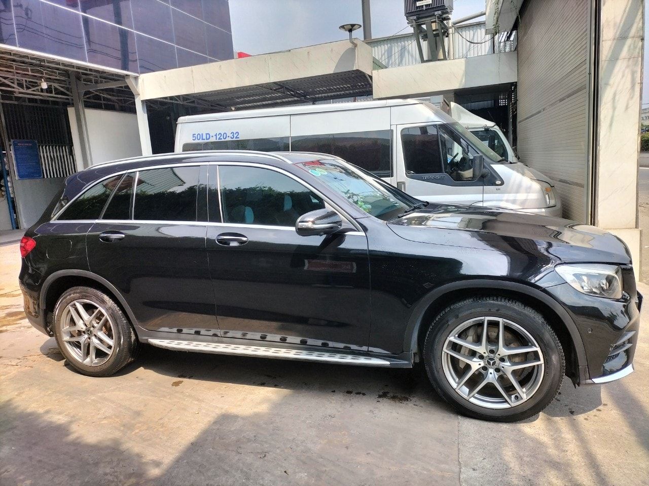 Mercedes-Benz GLC 300 2018 - Xe màu đen