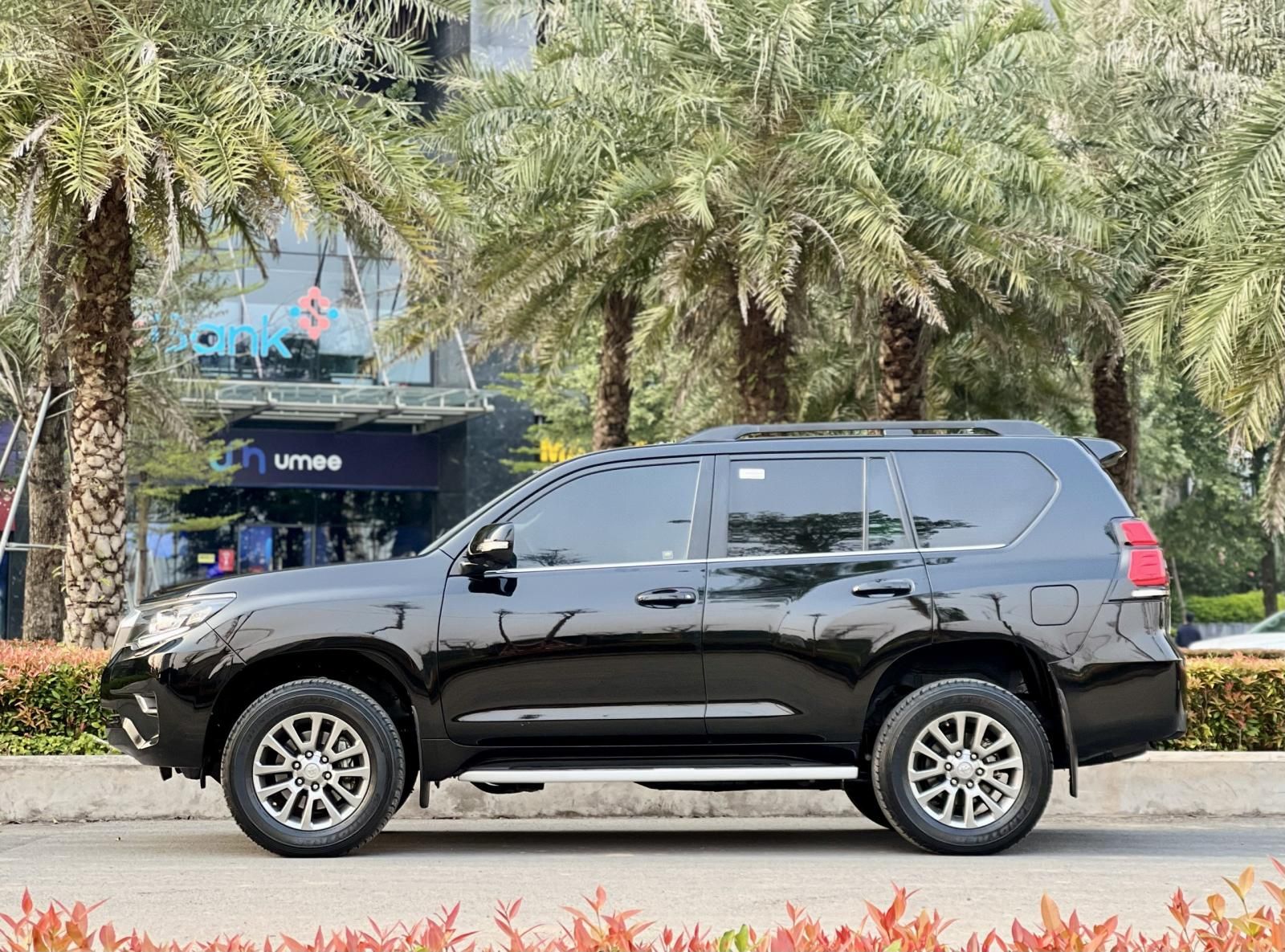 Toyota Land Cruiser Prado 2020 - Màu đen, nhập khẩu