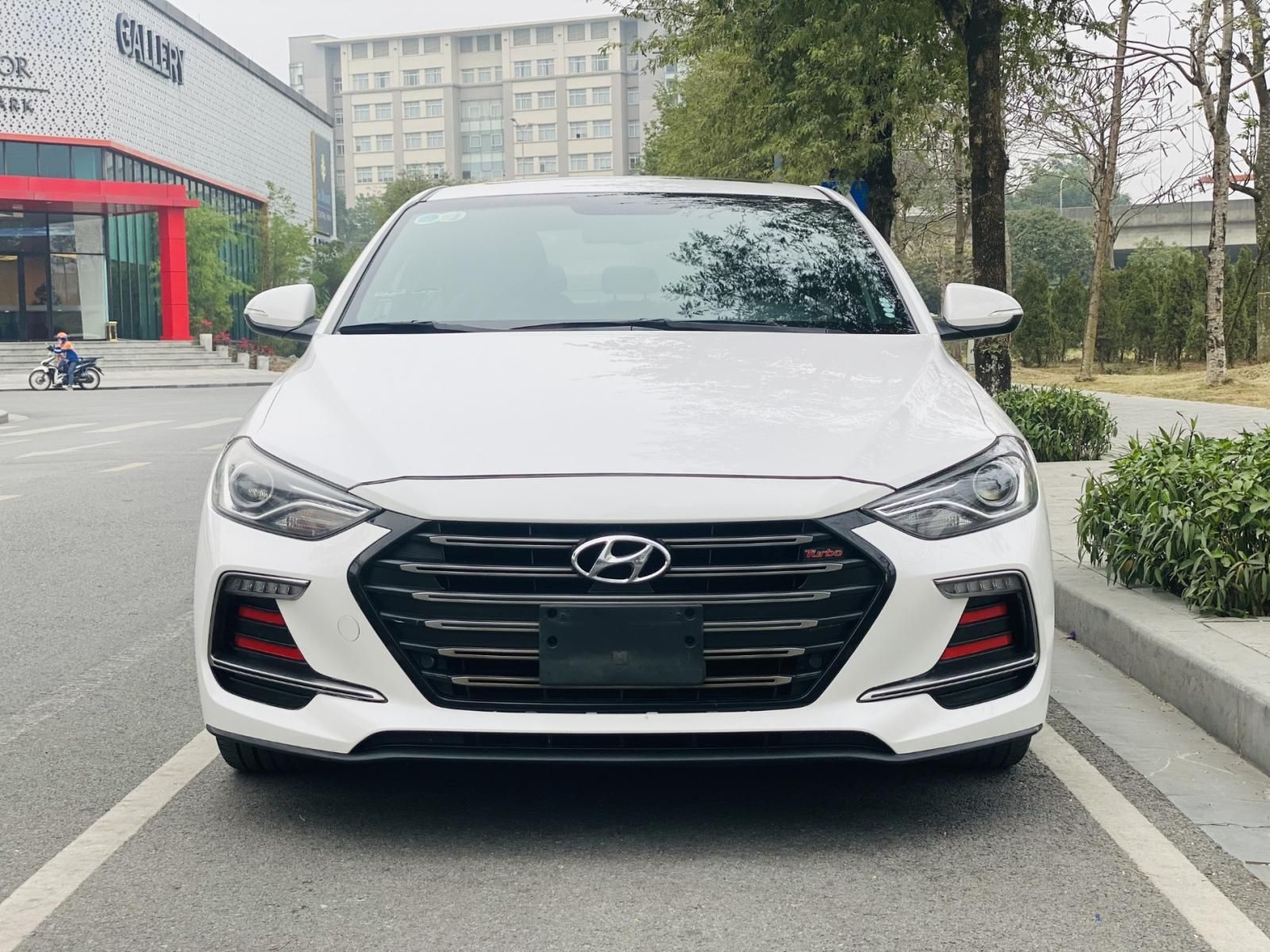 Hyundai Elantra 2018 - Xe ít sử dụng, giá 520tr