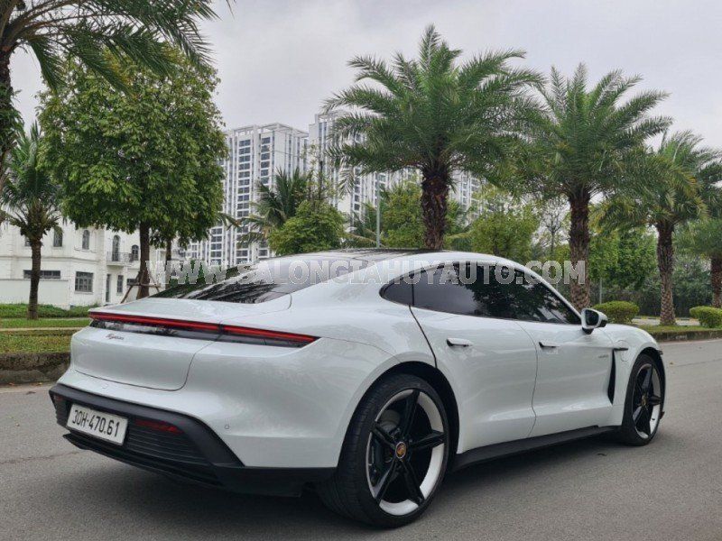 Porsche Taycan 2021 - Giảm tiền mặt trực tiếp