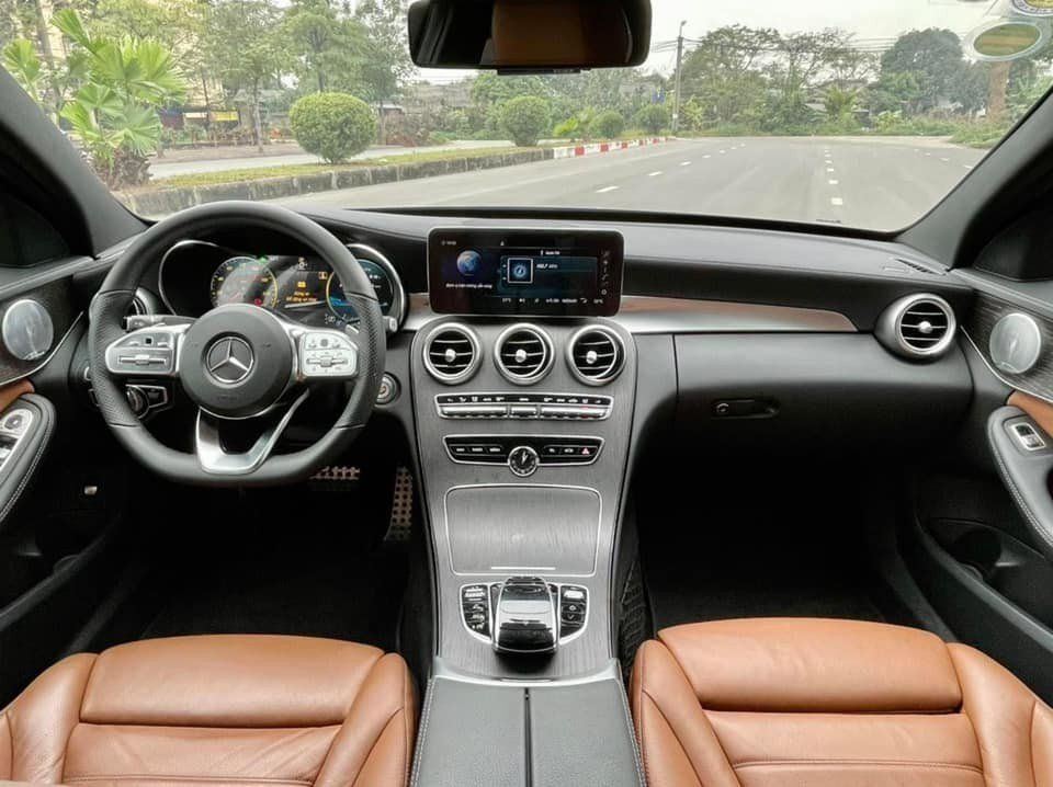 Mercedes-Benz C300 2019 - Giá 1 tỷ 679tr