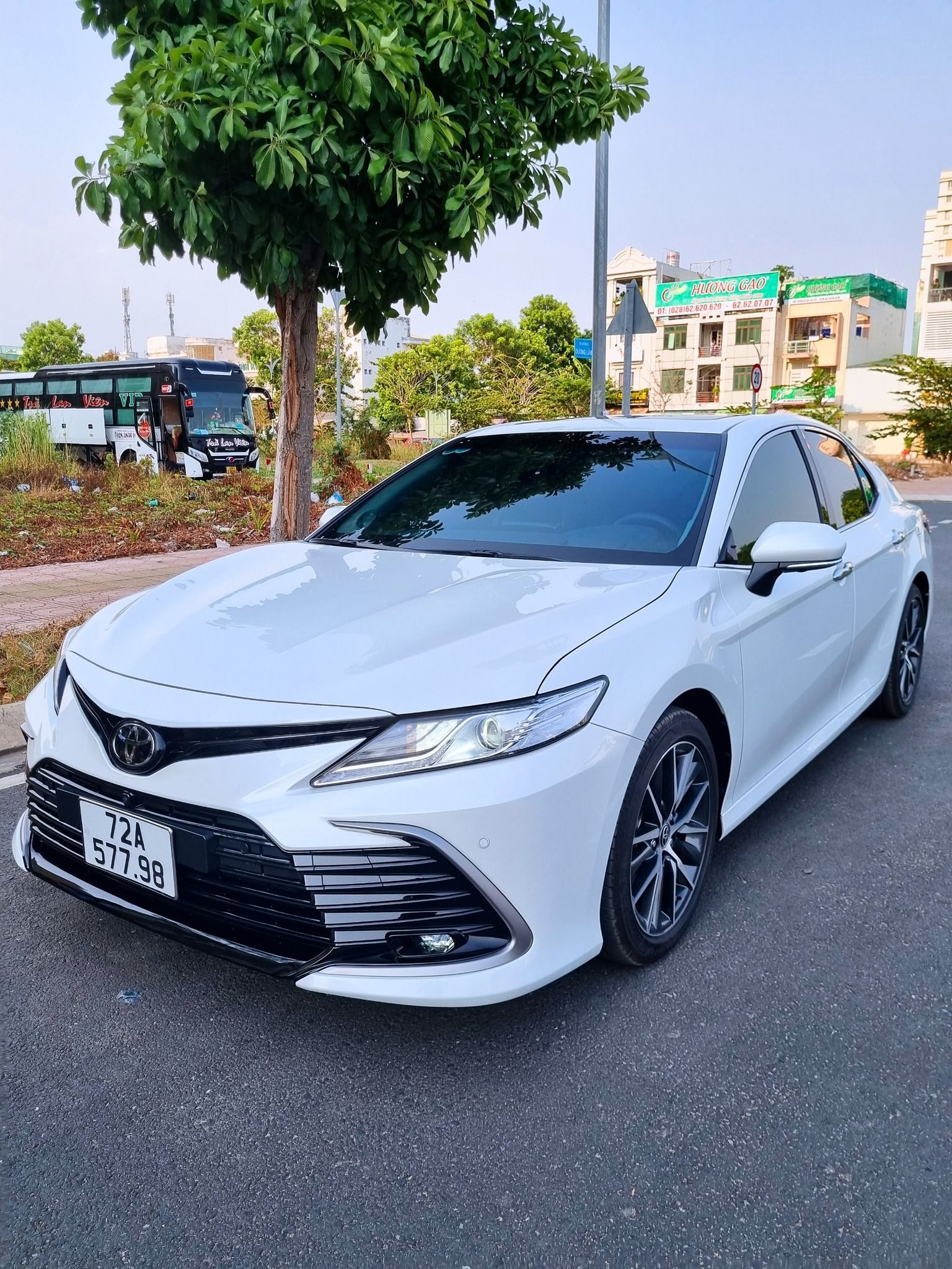 Toyota Camry 2022 - Xe màu trắng