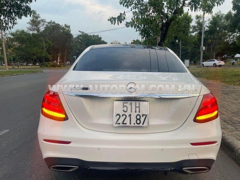 Mercedes-Benz E300 2019 - Trả trước 593 triệu