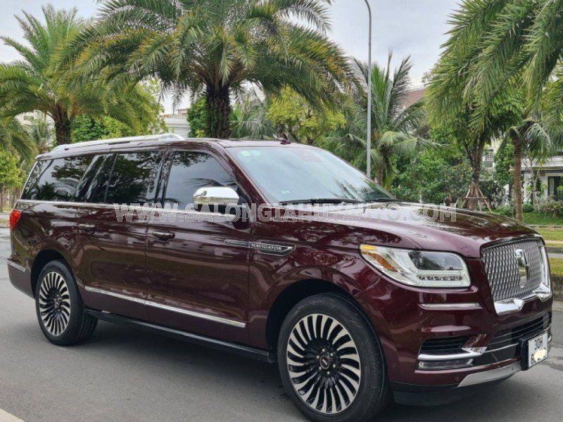 Lincoln Navigator 2021 - Màu đỏ nội thất nâu