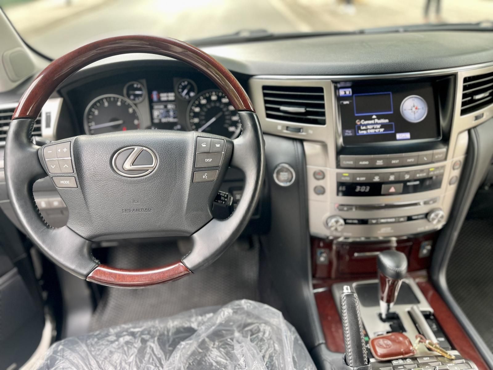 Lexus LX 570 2012 - Màu đen, xe nhập