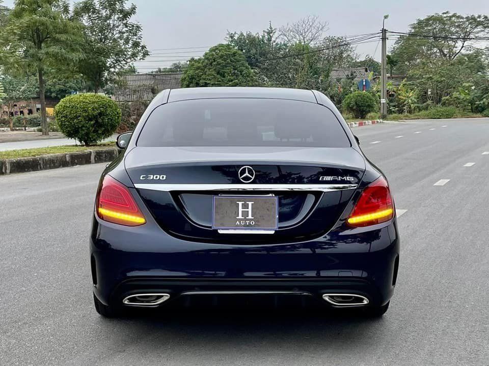 Mercedes-Benz C300 2019 - Giá 1 tỷ 679tr