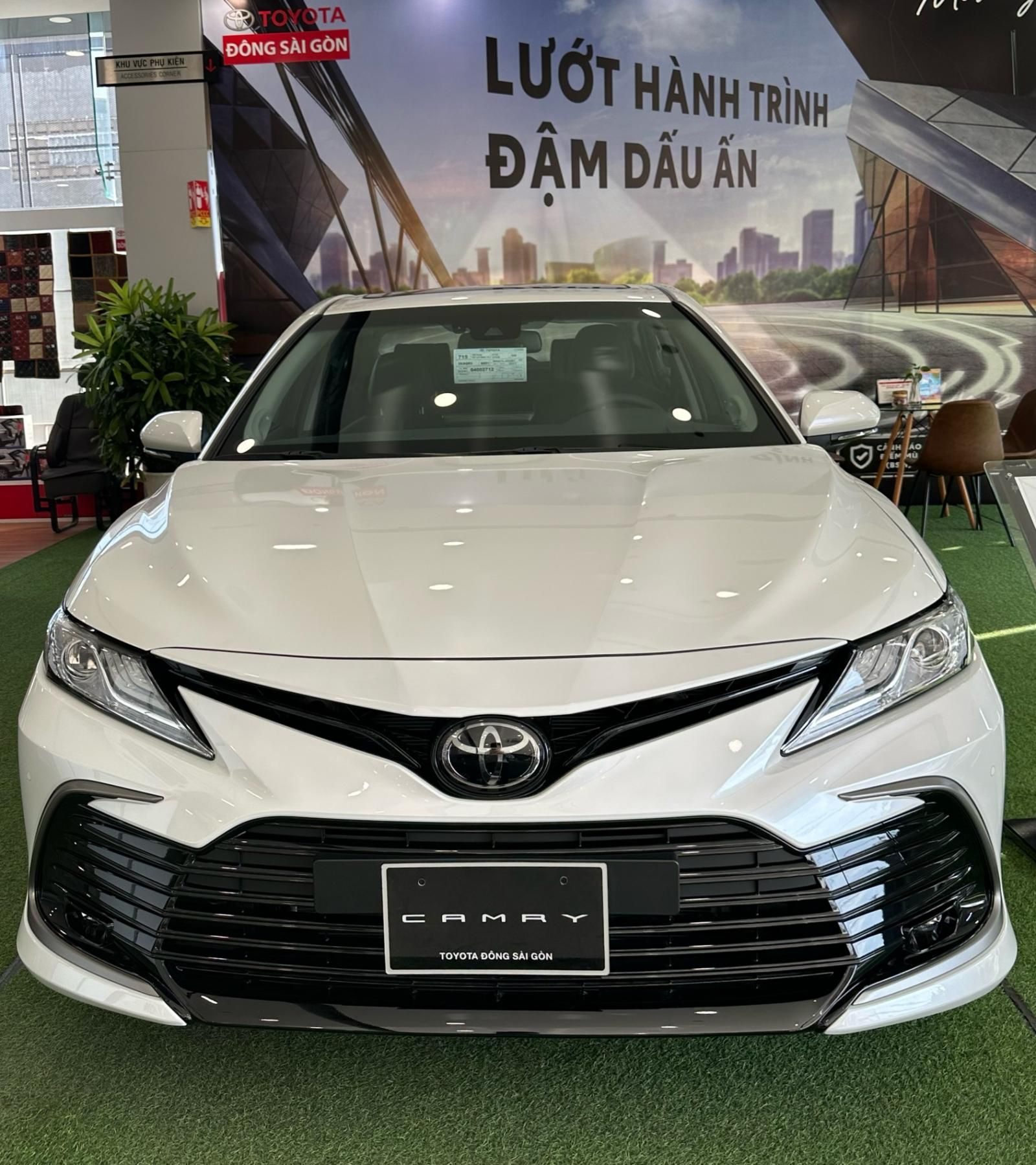 Toyota Camry 2023 - Xứng tầm doanh nhân