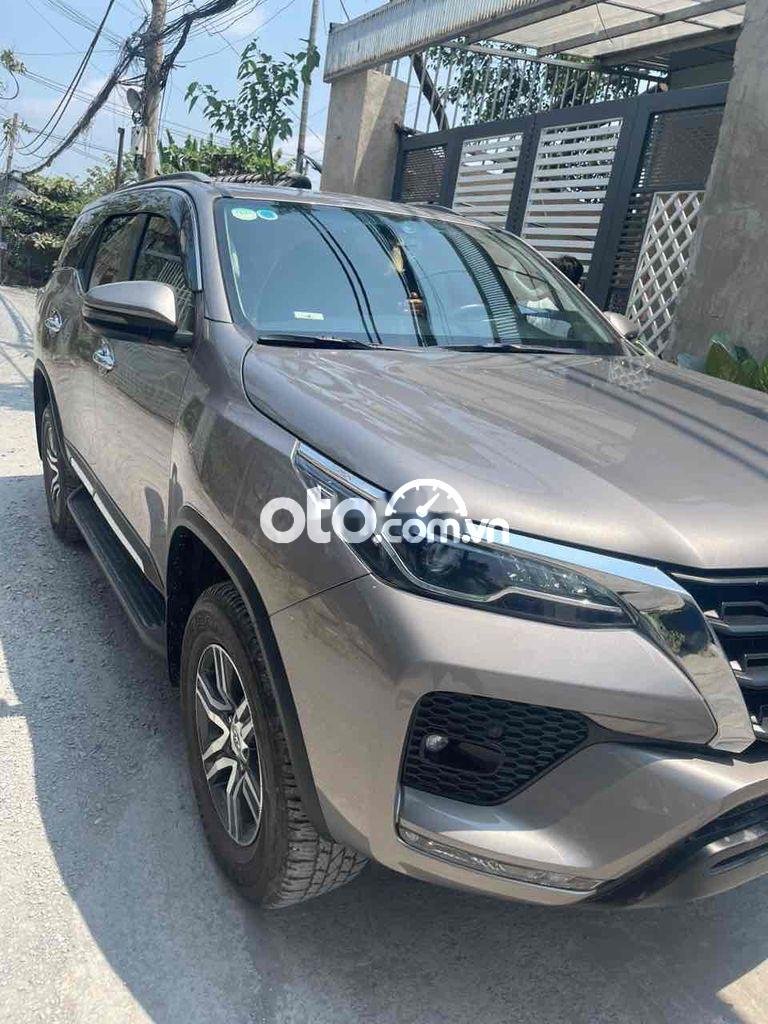 Toyota Fortuner  porter2,4 màu đồng đã lăn bánh 2 năm 2021 - Toyota porter2,4 màu đồng đã lăn bánh 2 năm