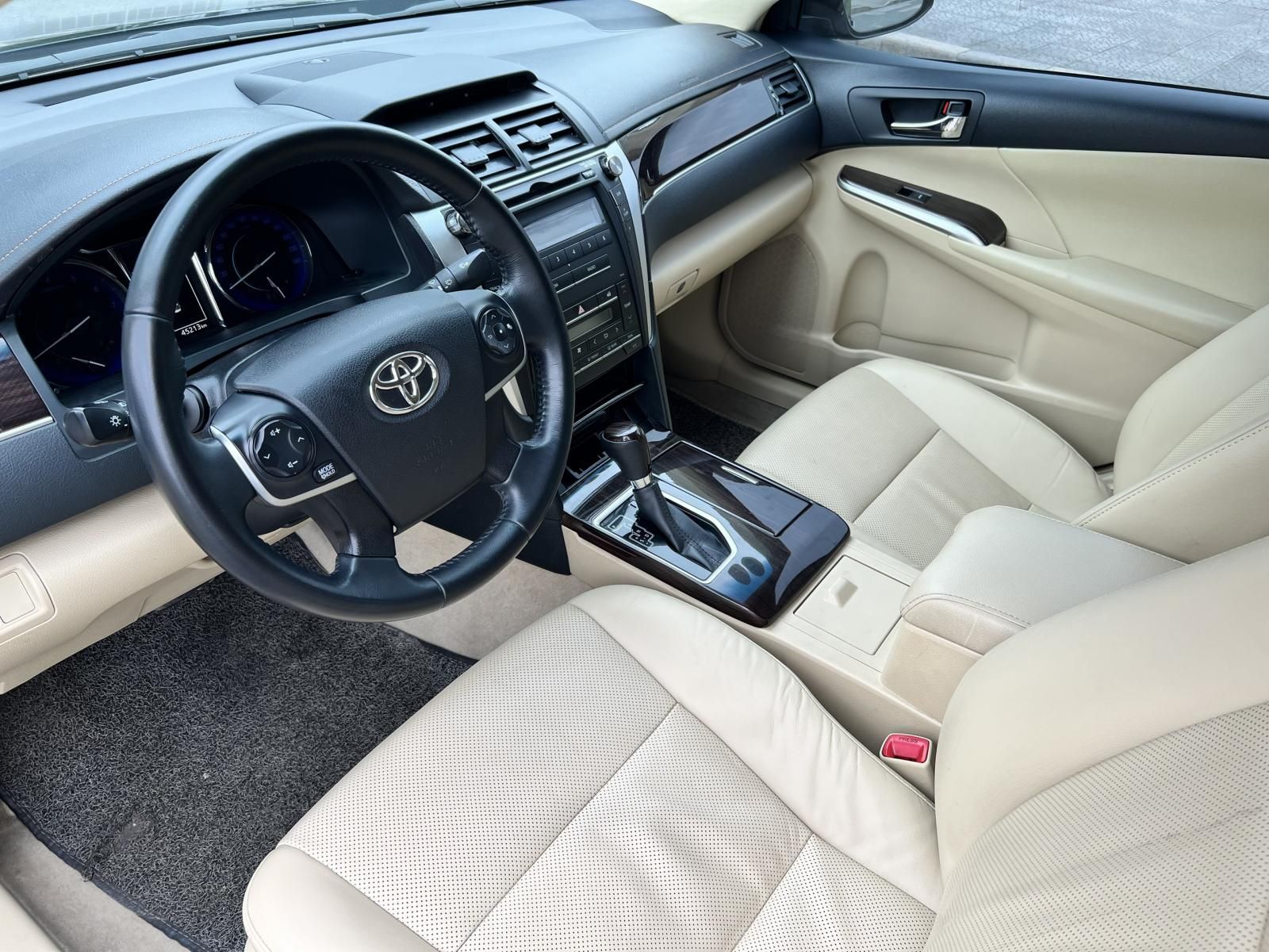 Toyota Camry 2019 - 1 chủ từ đầu, biển Hà Nội