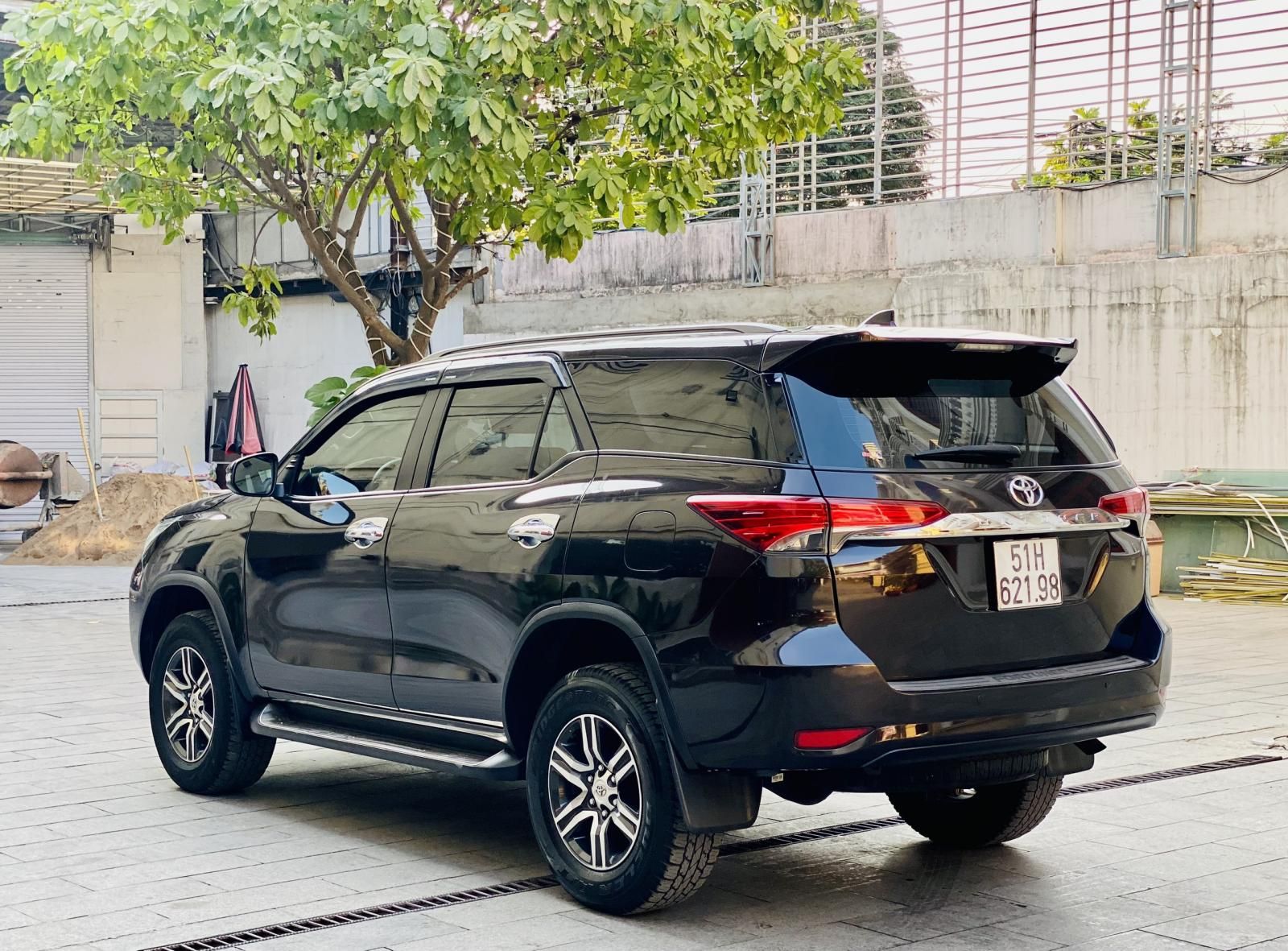 Toyota Fortuner 2019 - Màu đen, máy dầu