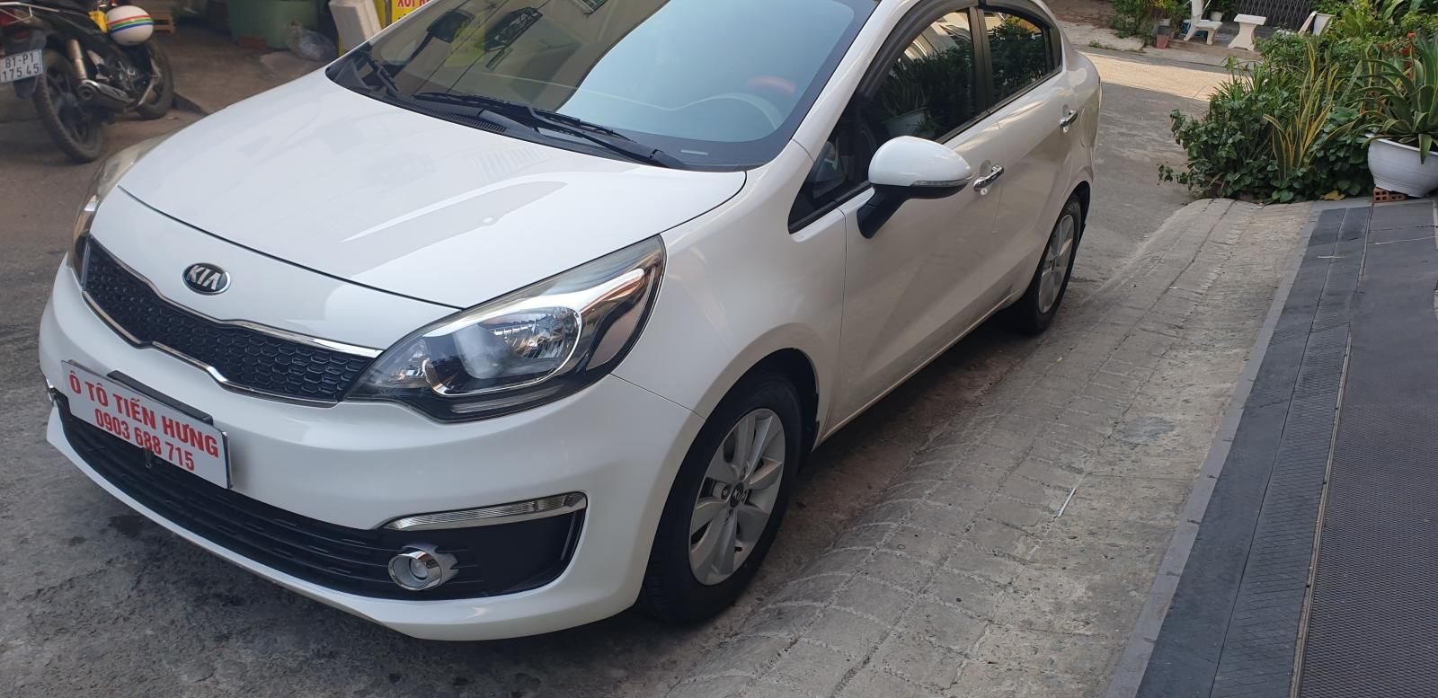 Kia Rio 2016 - Nhập khẩu 1.4 số tự động đời T6/2017 màu trắng mới 90%