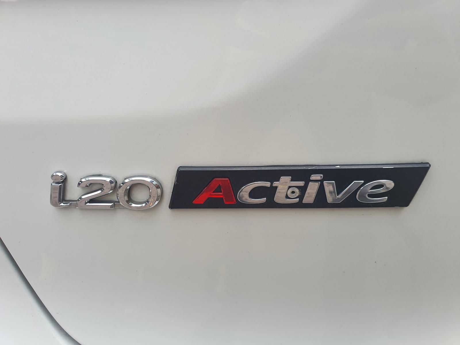 Hyundai i20 Active 2017 - Màu trắng, nhập khẩu nguyên chiếc