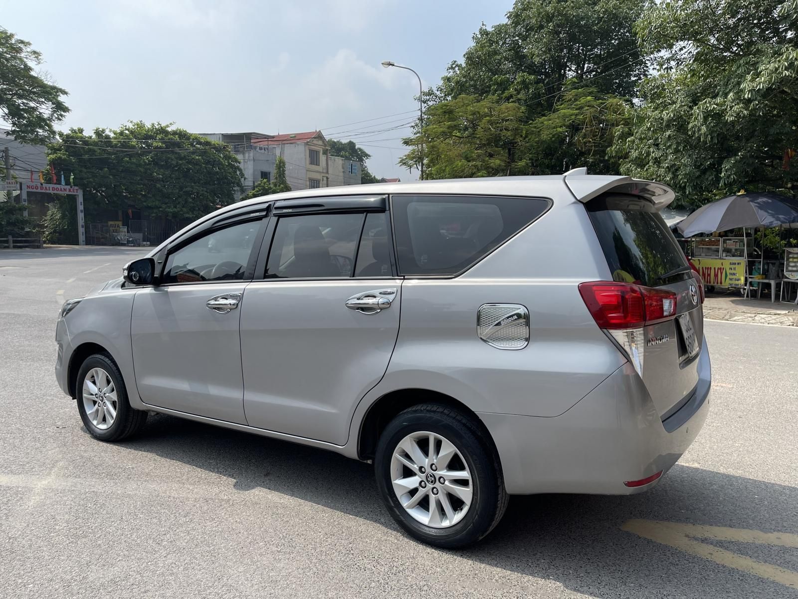 Toyota Innova 2017 - Số tay, 1 chủ từ mới - Đã vào full đồ chơi xe - Nói không với lỗi nhỏ - Xe chất