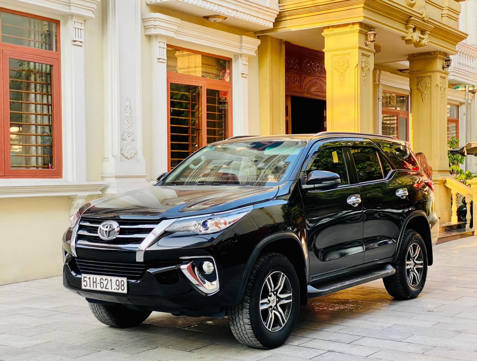 Toyota Fortuner 2019 - Màu đen số tự động giá hữu nghị