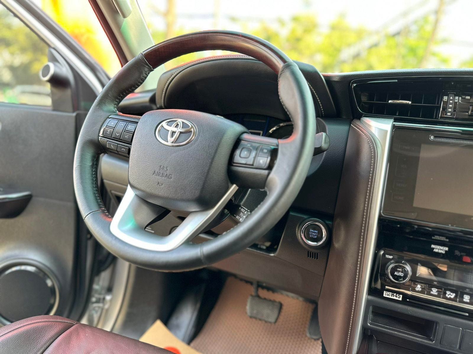 Toyota Fortuner 2019 - Màu bạc, nhập khẩu nguyên chiếc, 878 triệu