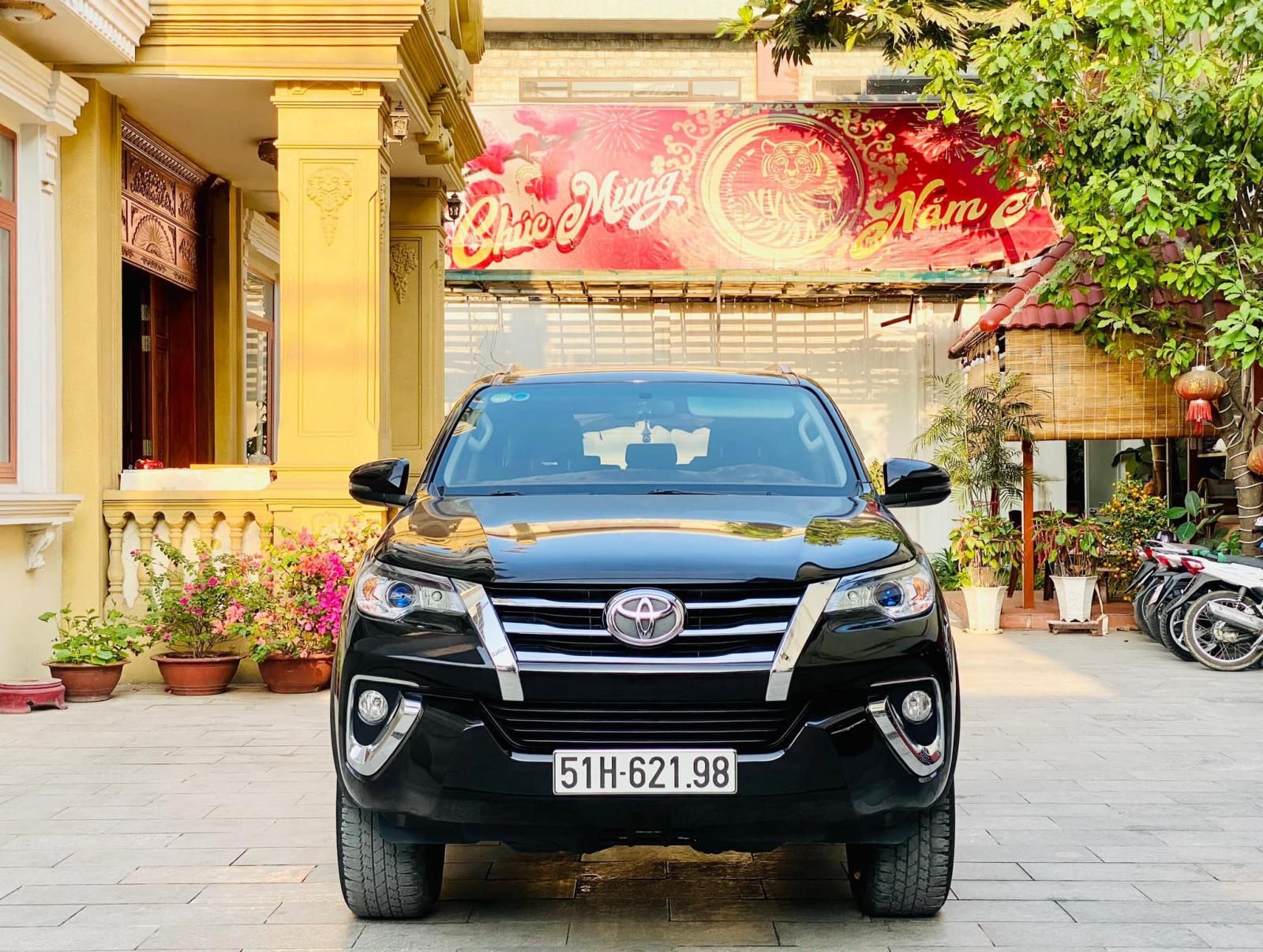 Toyota Fortuner 2019 - Màu đen số tự động giá hữu nghị