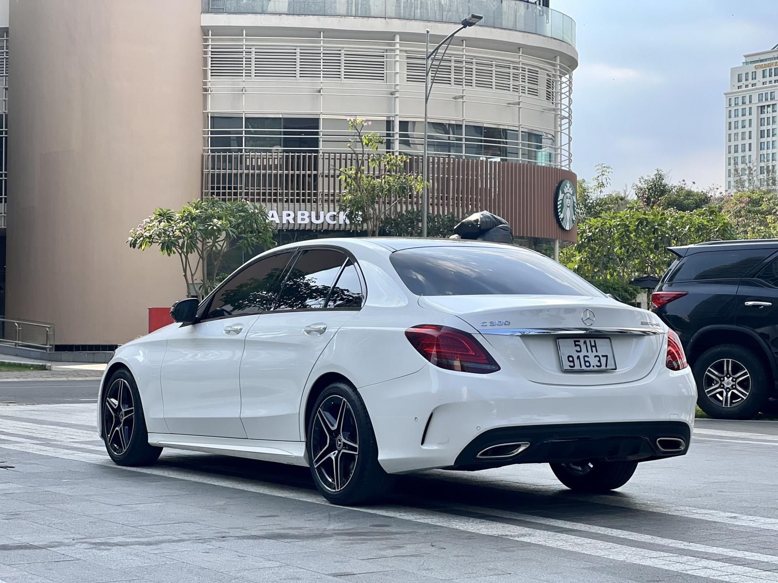 Mercedes-Benz C300 2021 - Bảo hành chính hãng đến 2024