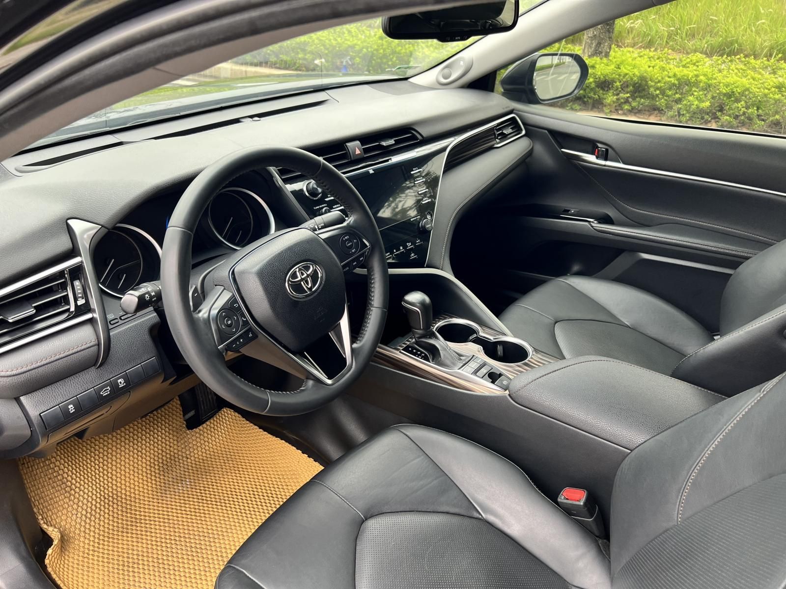 Toyota Camry 2019 - Đăng ký 2019, chính chủ, giá chỉ 965 triệu