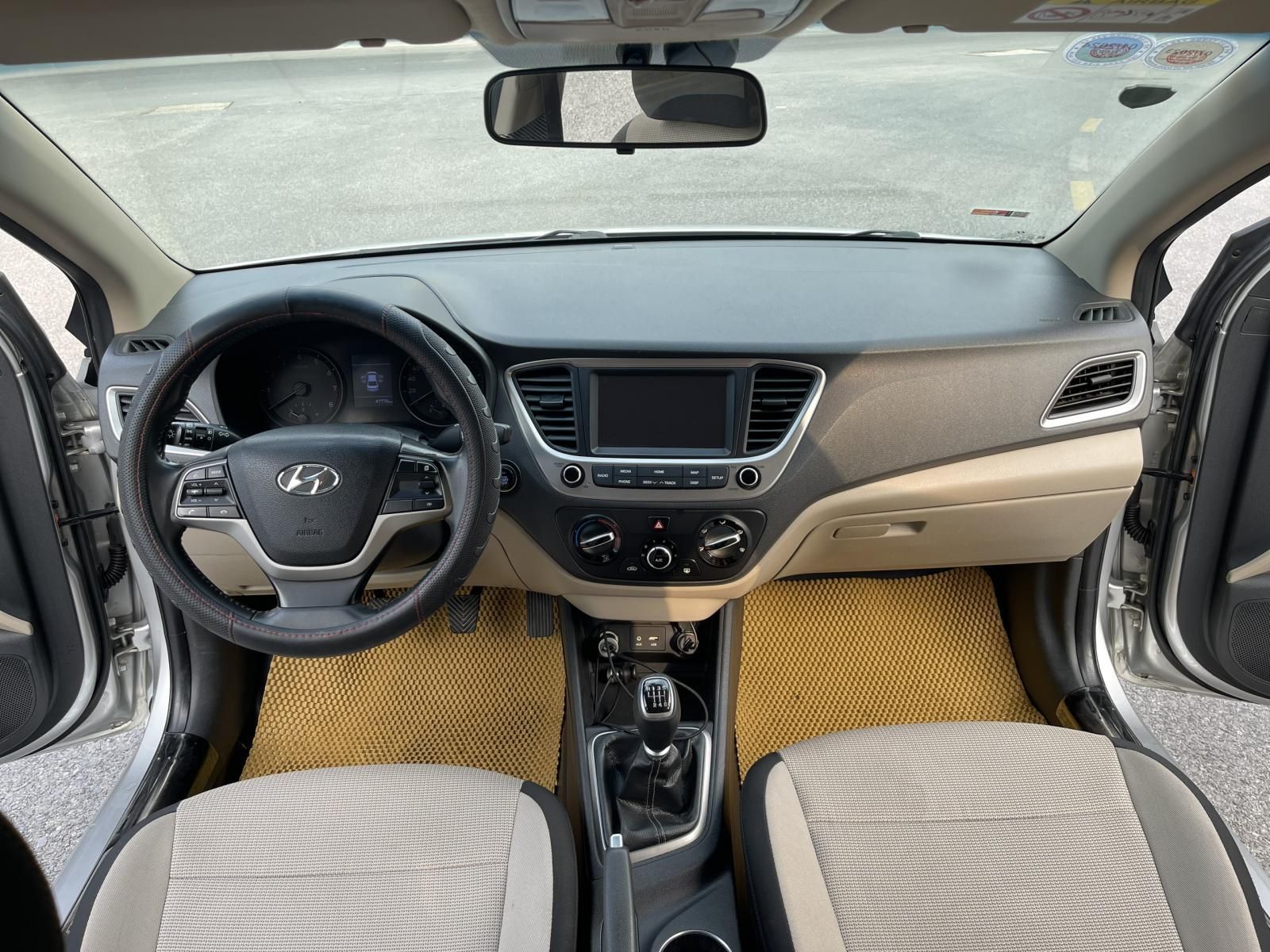 Hyundai Accent 2018 - Bản đủ: Khóa đề nổ start, màn hình, lazang đúc - Xe thơm mùi nỉ
