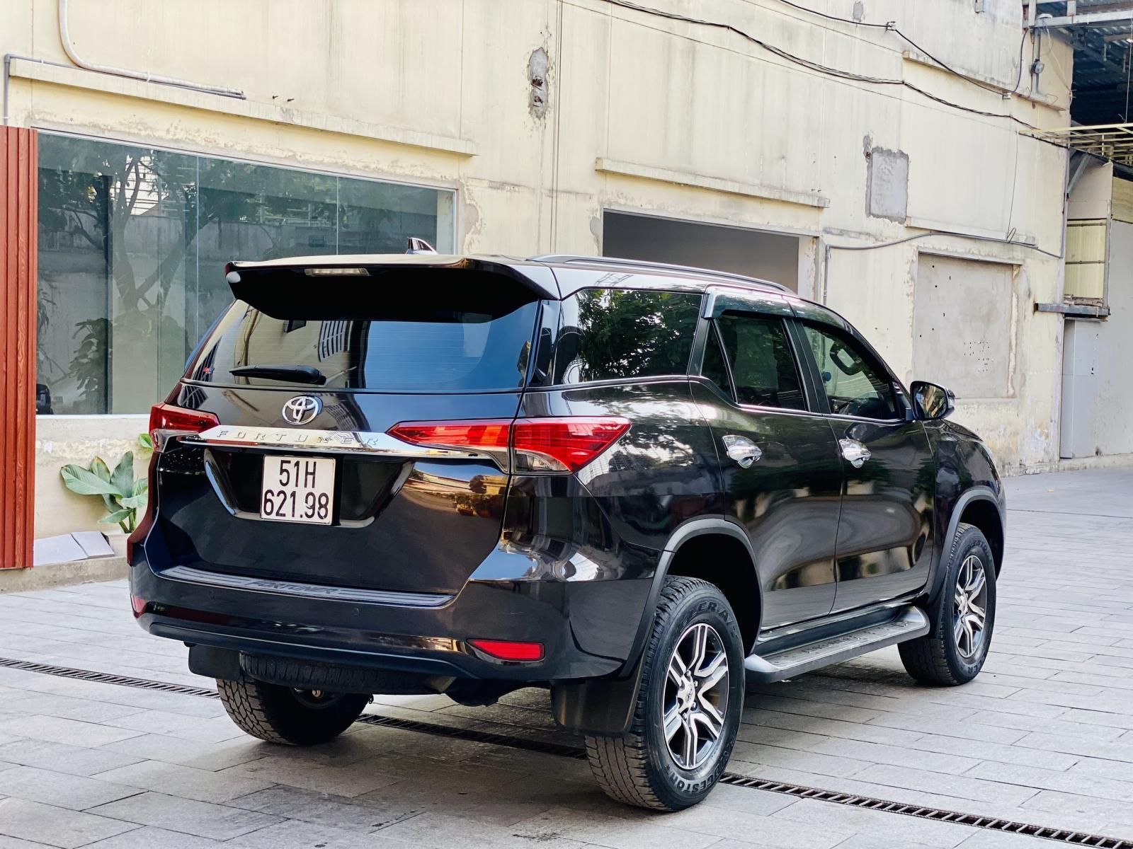 Toyota Fortuner 2019 - Màu đen, máy dầu