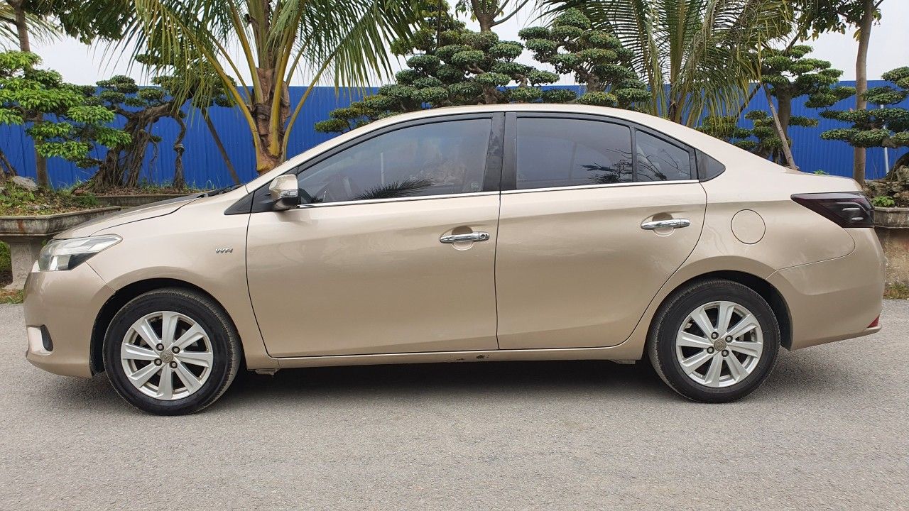 Toyota Vios 2014 - Xe màu bạc 