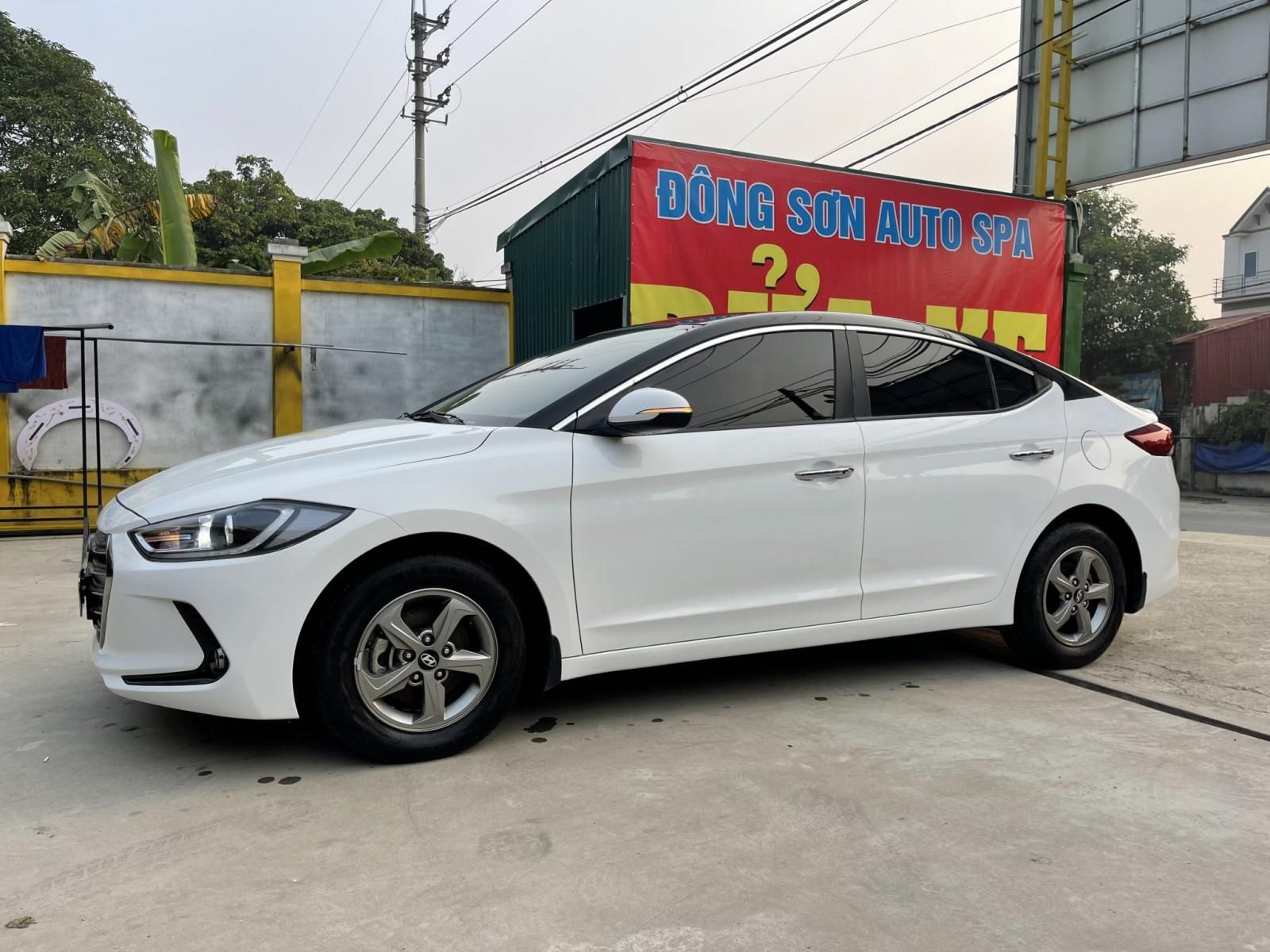 Hyundai Elantra 2017 - Màu trắng, xe đẹp