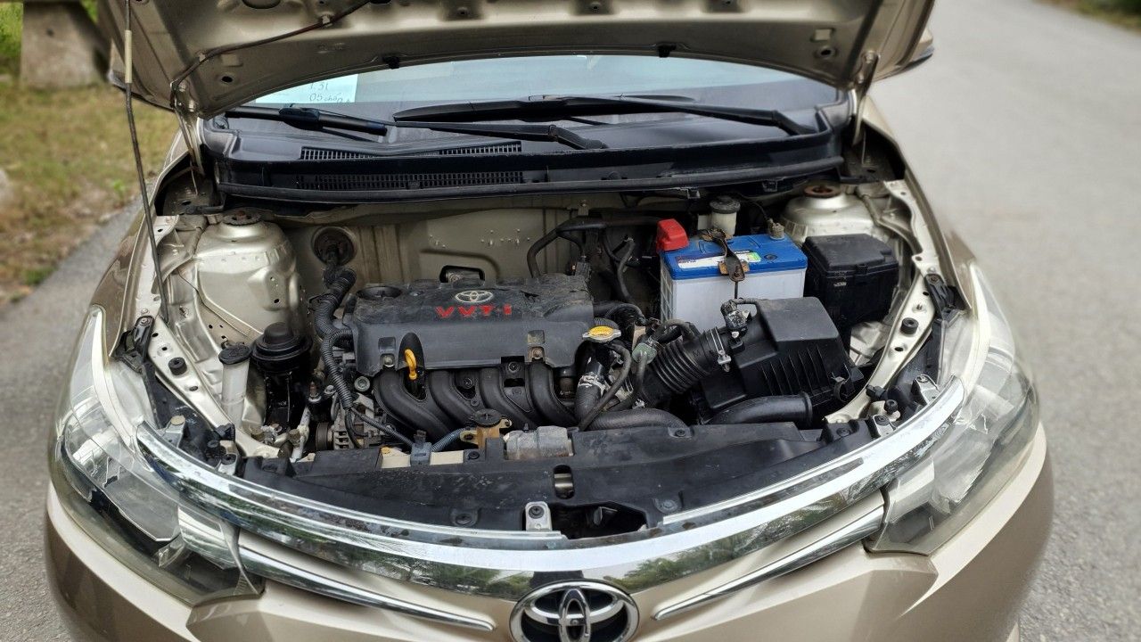 Toyota Vios 2014 - Xe màu bạc 