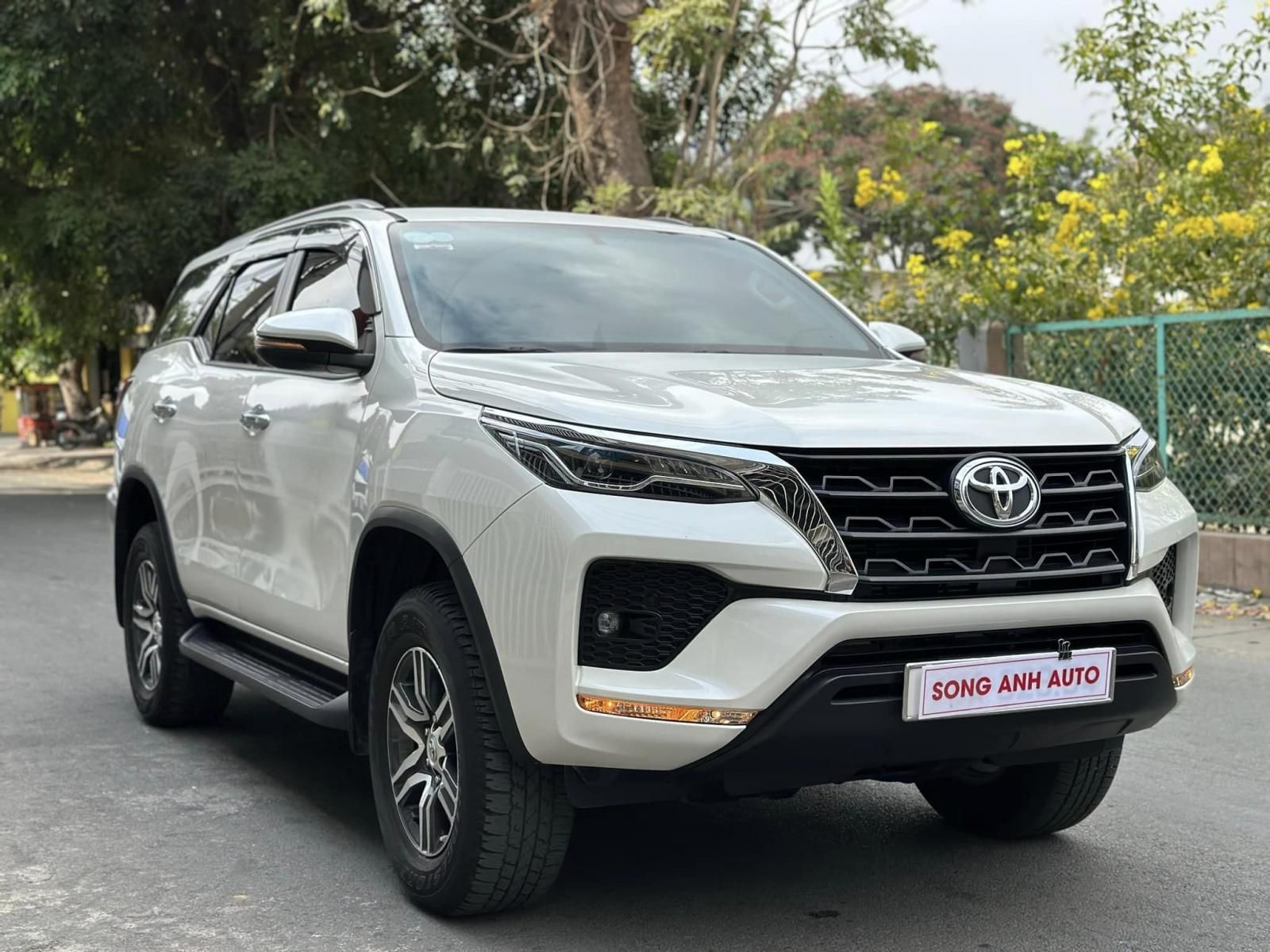 Toyota Fortuner 2021 - Màu trắng giá cạnh tranh