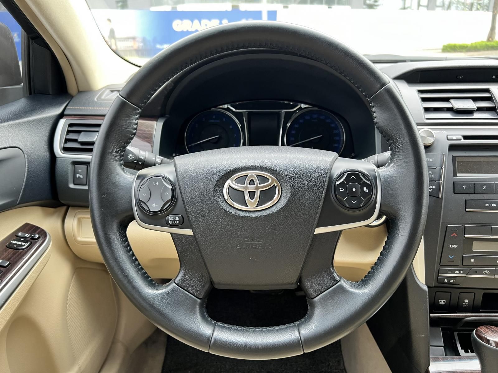 Toyota Camry 2019 - 1 chủ từ đầu, biển Hà Nội