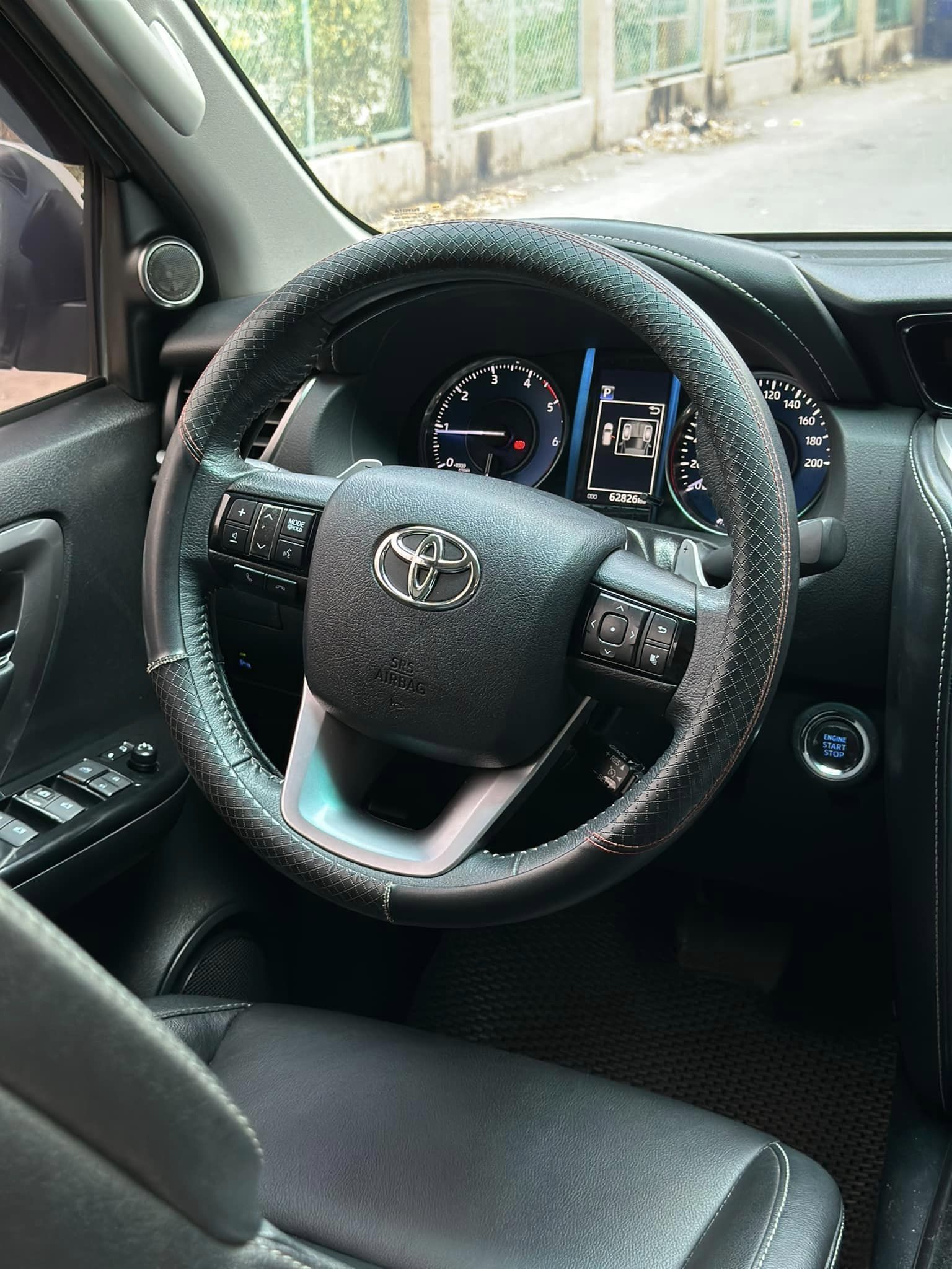 Toyota Fortuner 2021 - Màu trắng giá cạnh tranh