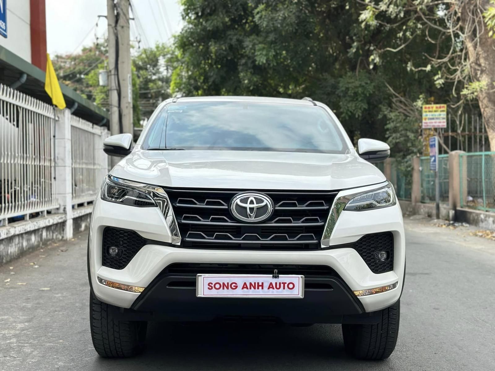 Toyota Fortuner 2021 - Màu trắng giá cạnh tranh