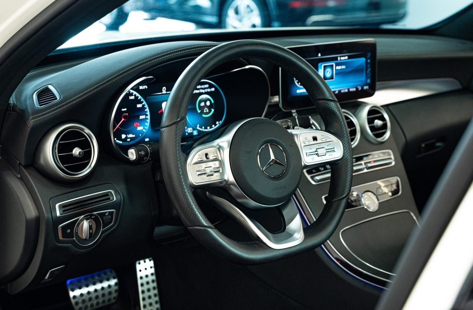 Mercedes-Benz C300 2021 - Màu trắng, siêu đẹp