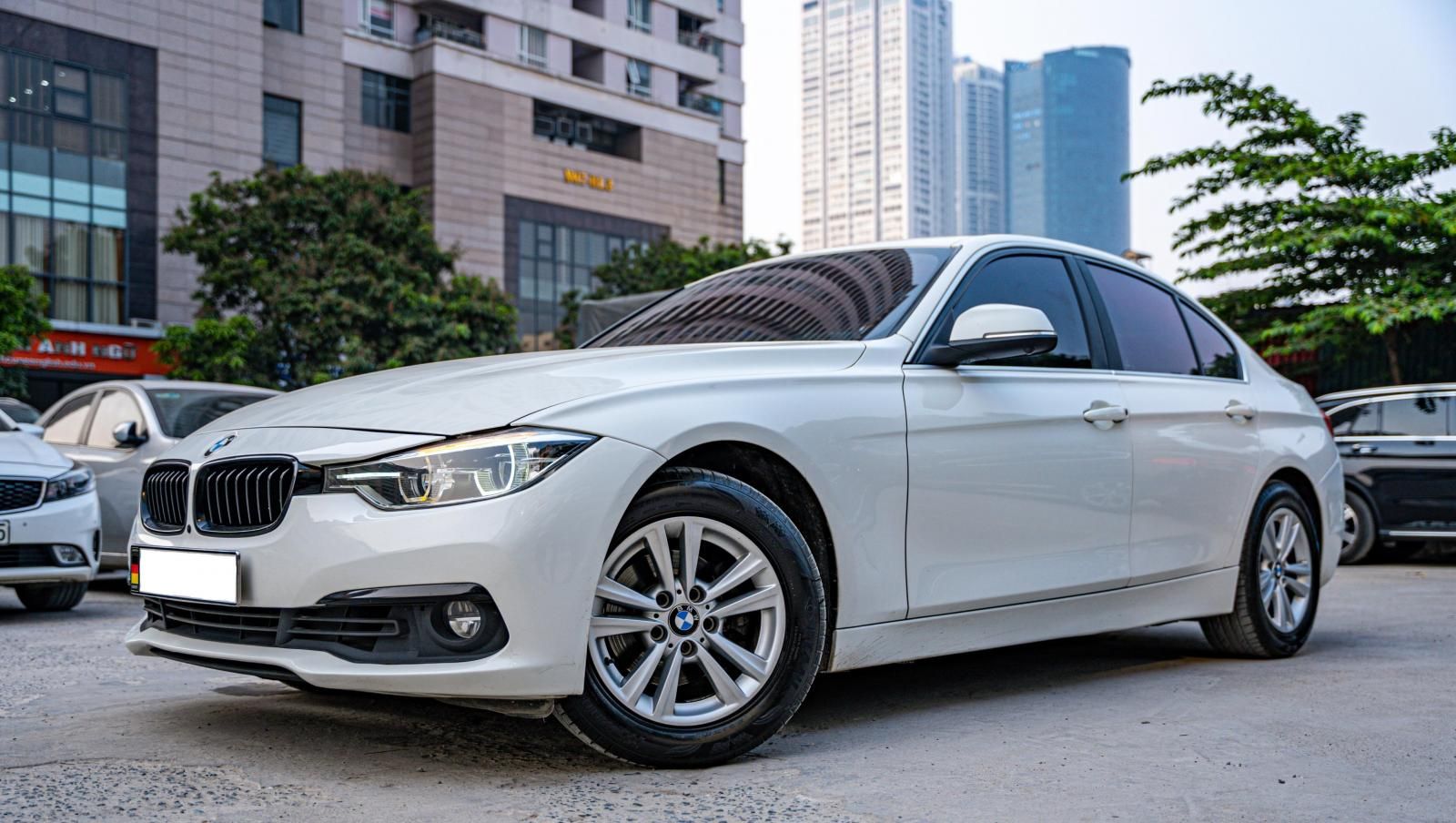 BMW 320i 2016 - Màu trắng, biển HN