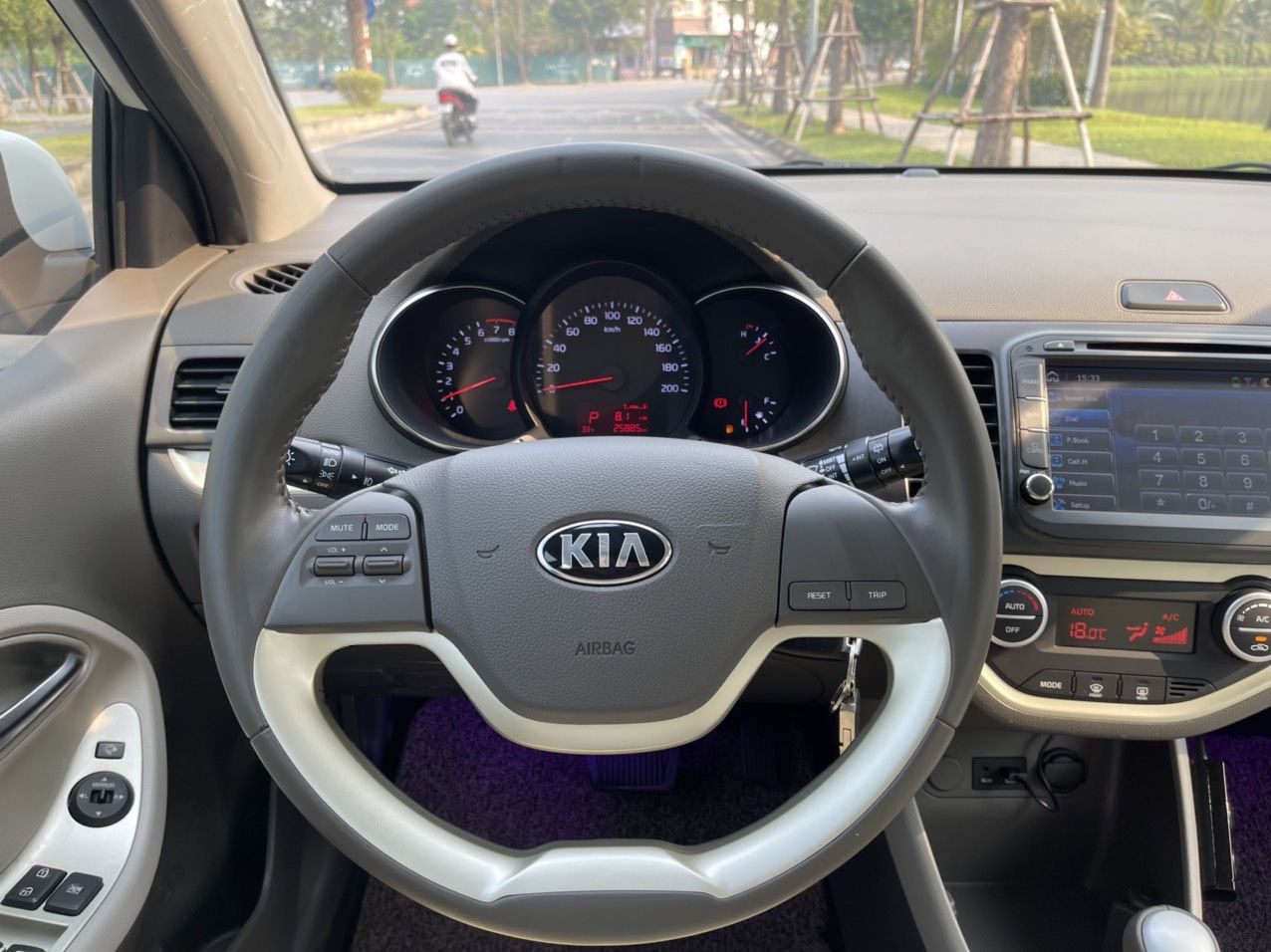 Kia Morning 2019 - Màu trắng, giá tốt