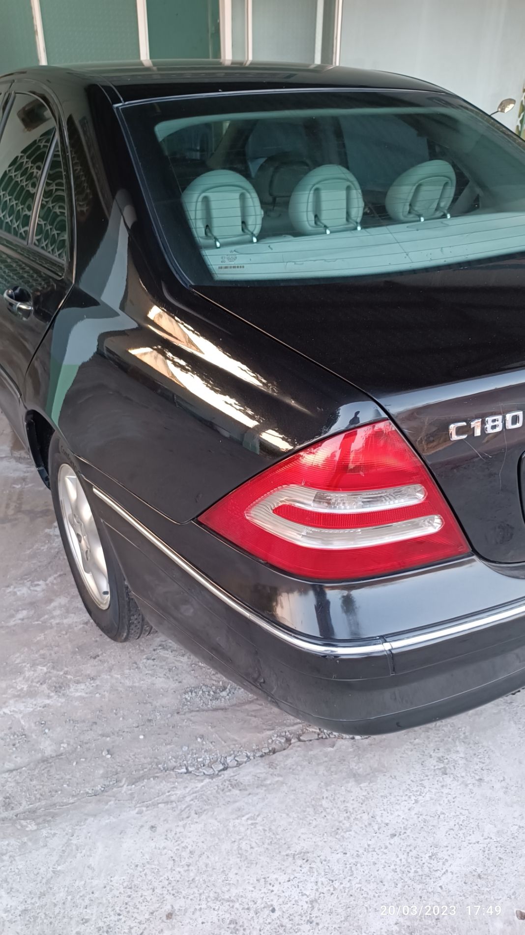 Mercedes-Benz C180 2004 - Cần bán xe đảm bảo xe không đâm đụng, ngập nước, xe đang chạy đi làm hàng ngày, chỉ 145tr