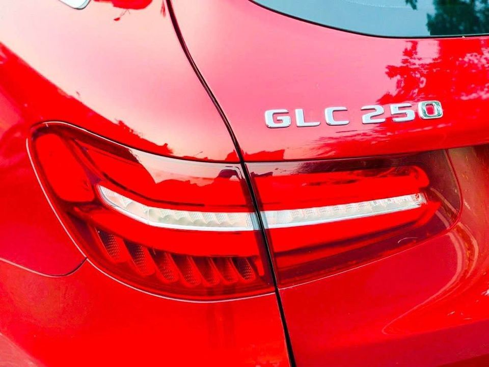 Mercedes-Benz GLC 200 2018 - Màu đỏ, giá tốt