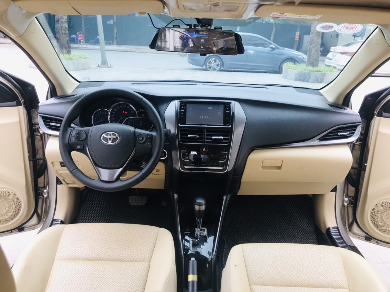 Toyota Vios 2017 - Cần bán gấp xe đăng ký lần đầu 2021 mới 95% giá chỉ 535tr