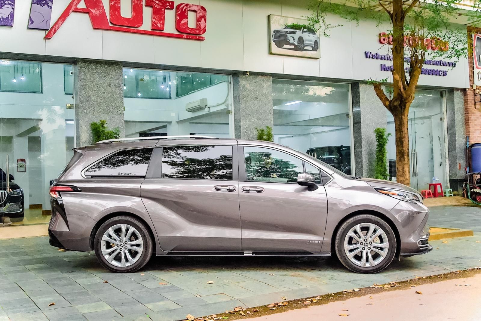 Toyota Sienna 2020 - Màu xám đặc biết hiếm có tại VN