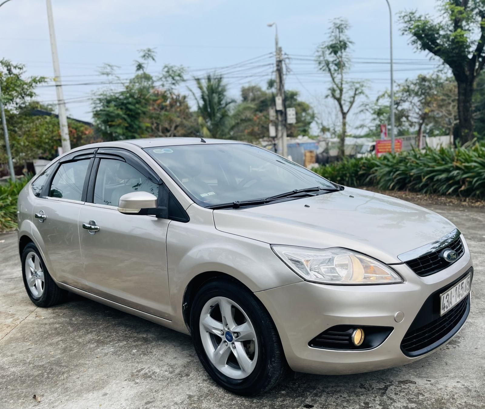 Ford Focus 2011 - Số tự động 1.8 nguyên bản và còn rất mới