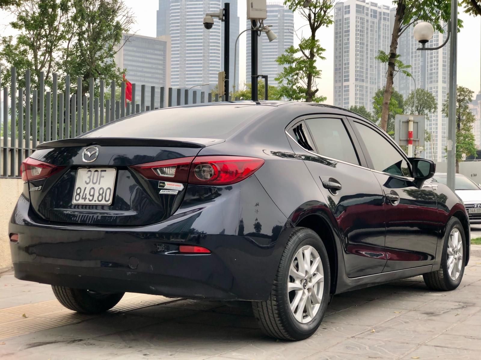 Mazda 3 2019 - Cần bán xe gia đình giá tốt 560tr