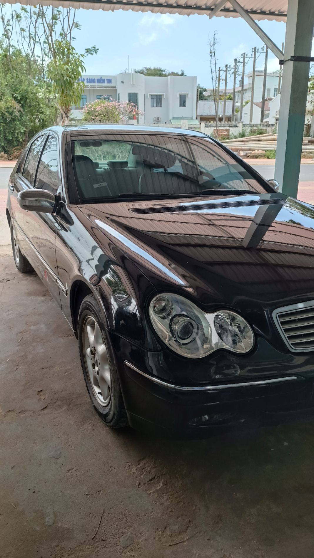 Mercedes-Benz C180 2004 - Cần bán xe đảm bảo xe không đâm đụng, ngập nước, xe đang chạy đi làm hàng ngày, chỉ 145tr