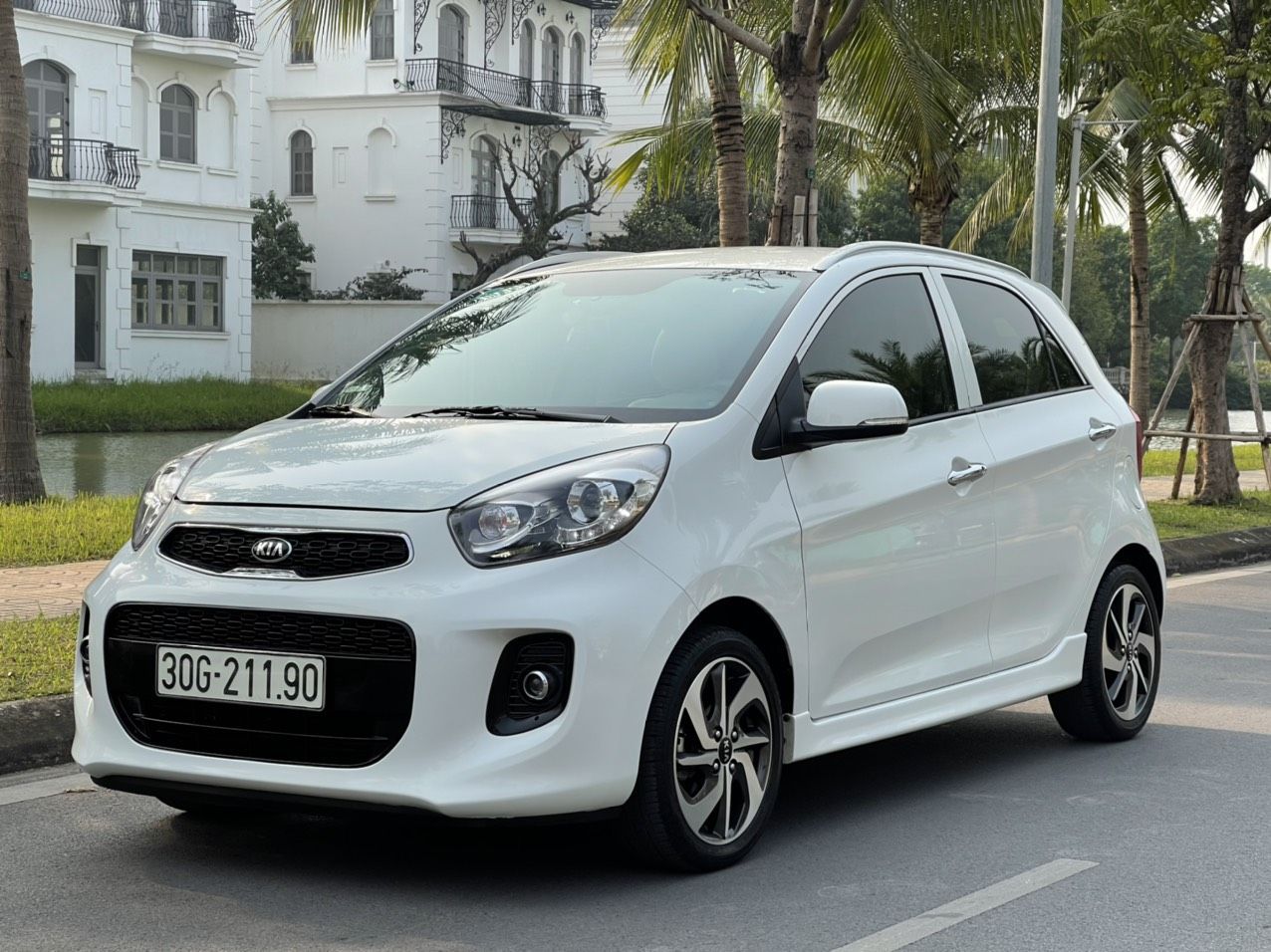 Kia Morning 2019 - Màu trắng, giá tốt