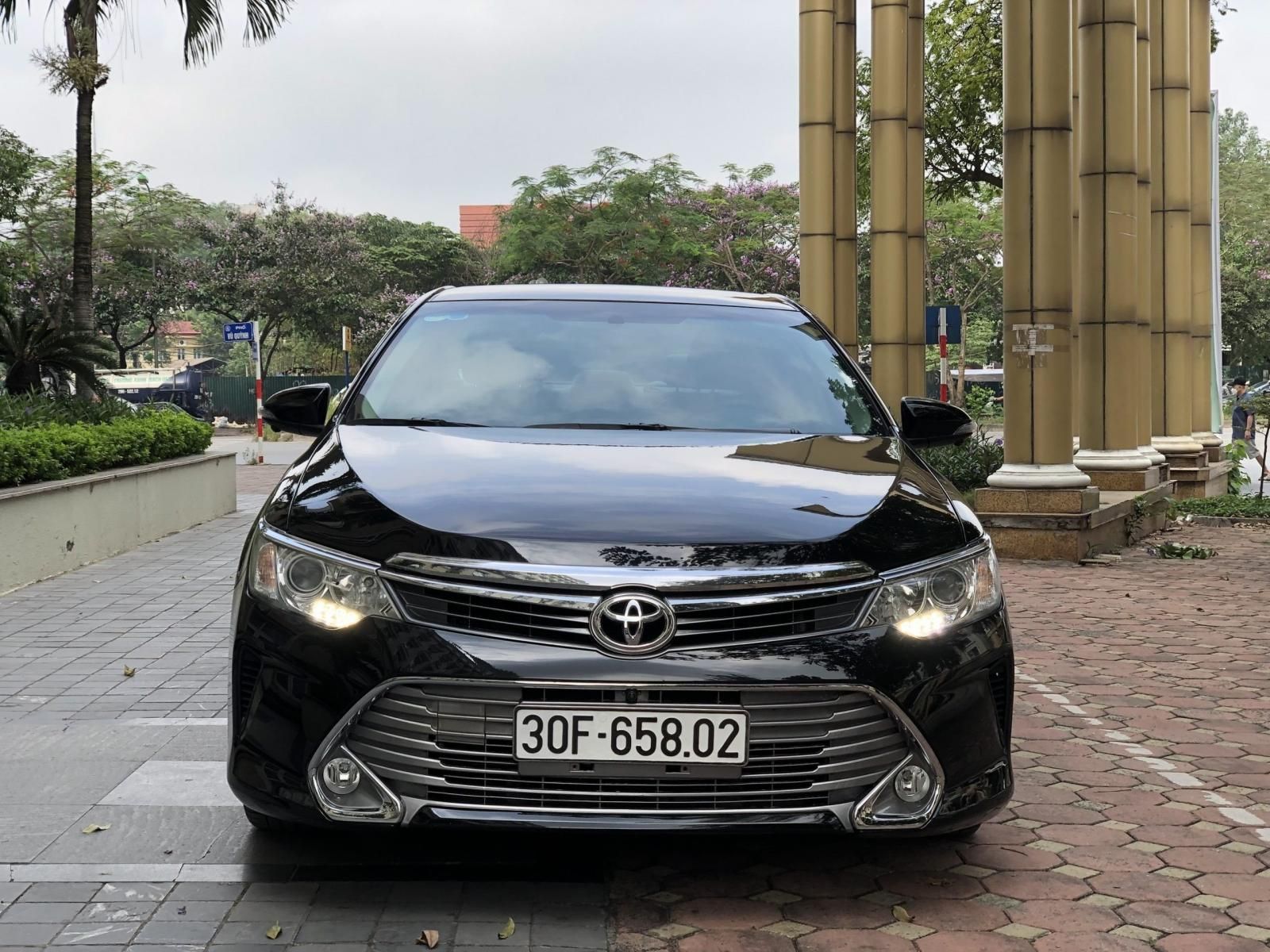 Toyota Camry 2017 - Xe màu đen giá hữu nghị