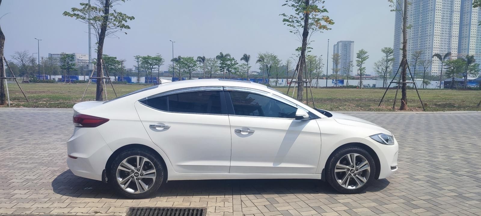 Hyundai Elantra 2017 - 1 chủ, chạy 6,2 vạn km