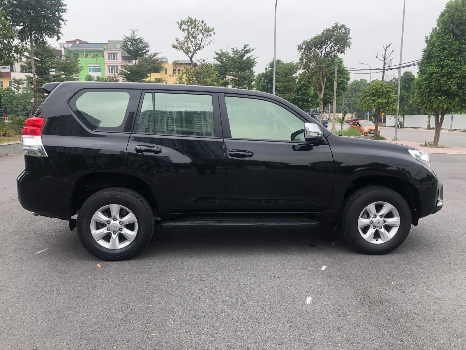 Toyota Land Cruiser Prado 2010 - Màu đen, nhập khẩu