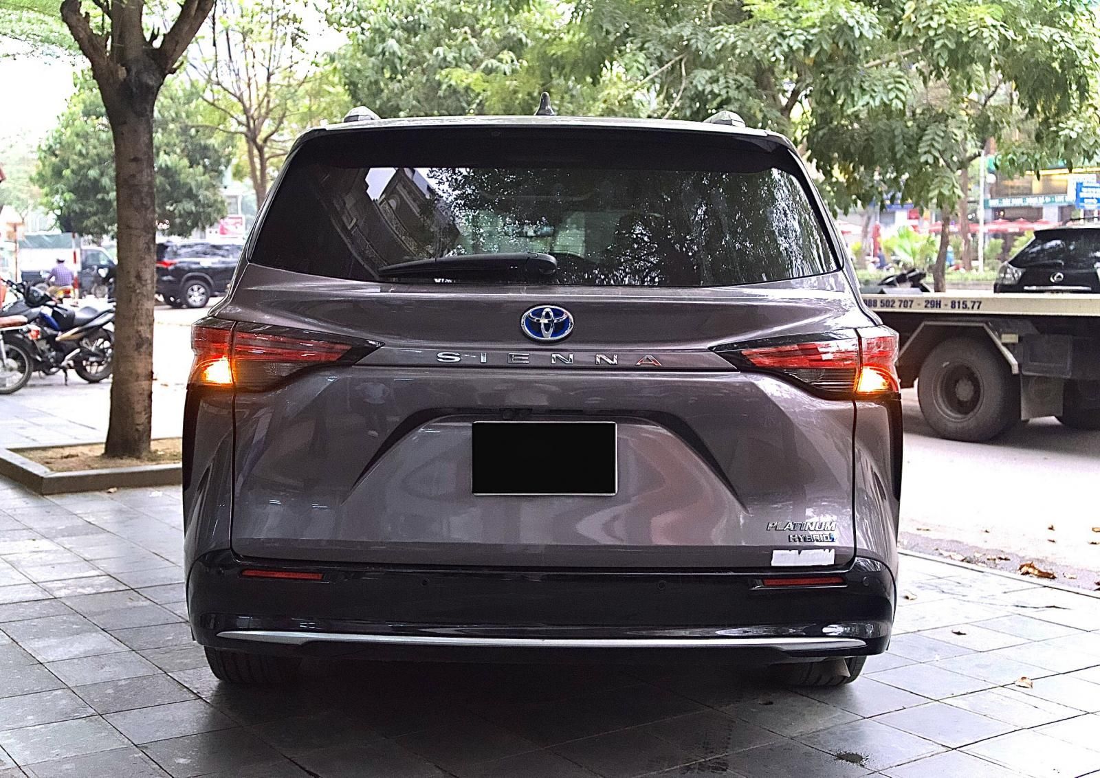 Toyota Sienna 2020 - Màu xám đặc biết hiếm có tại VN