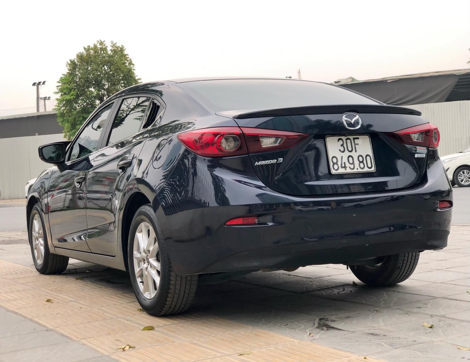 Mazda 3 2019 - Cần bán xe gia đình giá tốt 560tr